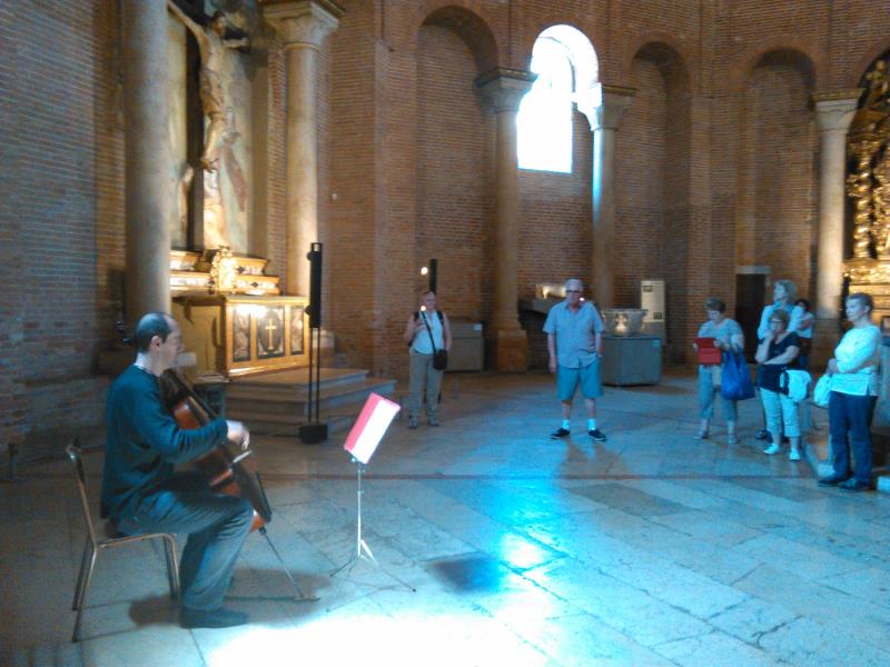 Concerto di violoncello nel battistero di Cremona con il maestro Fausto Solci a conclusione di una visita guidata. .