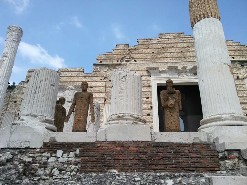 Le opere di Mimmo Palladino nel Parco Archeologico di Brescia